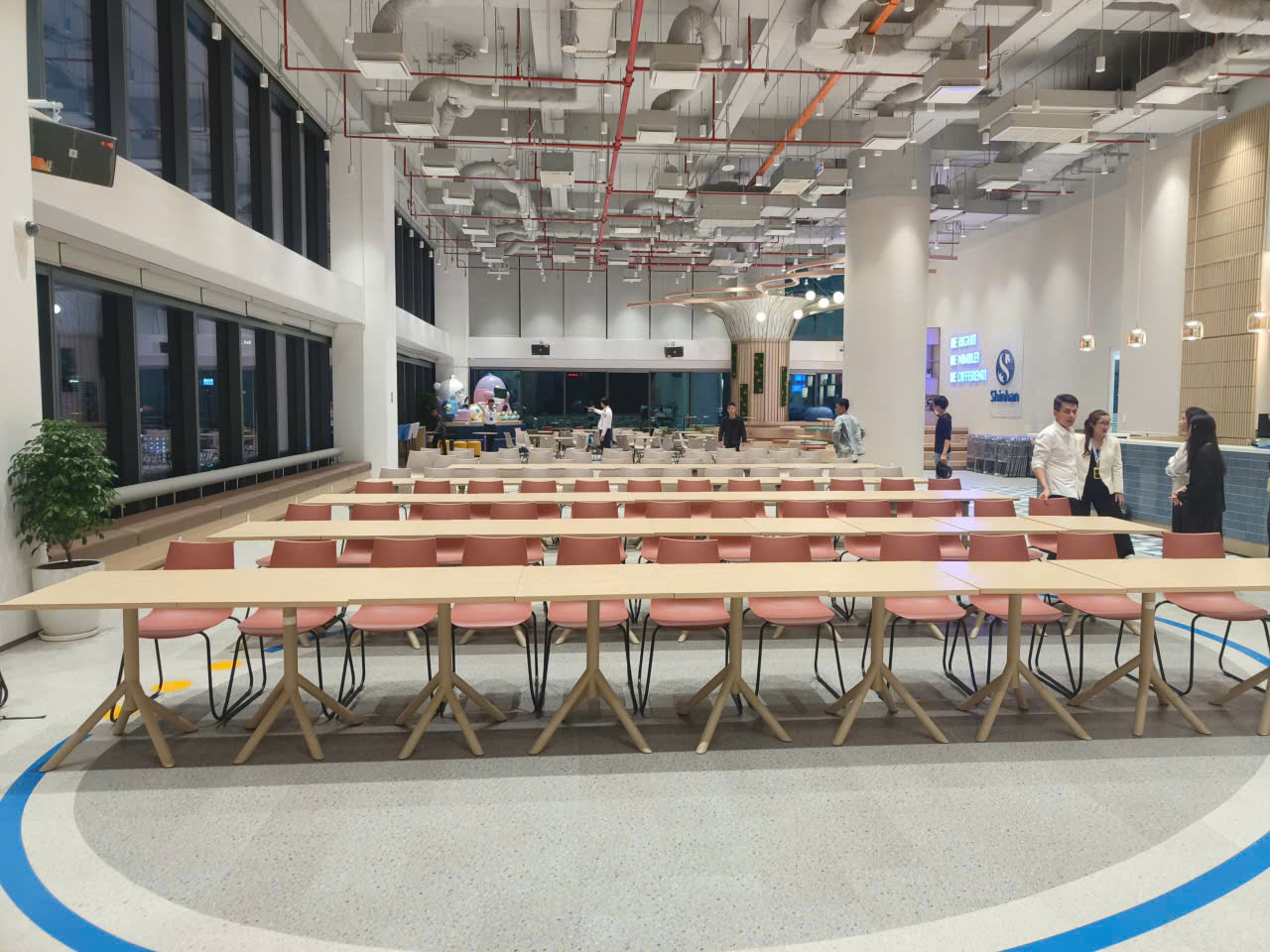 Bàn dài sự kiện