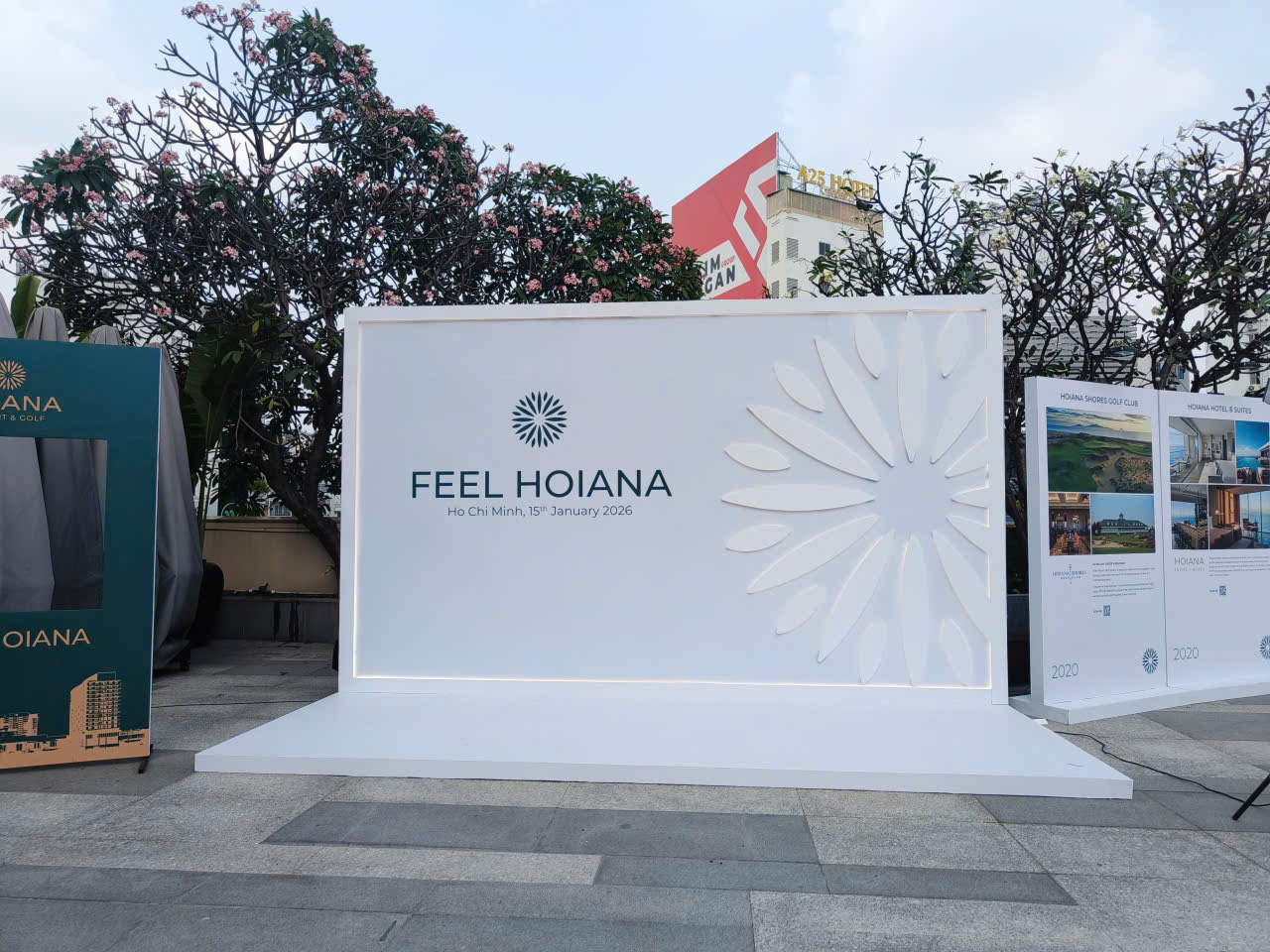 Thiết kế thi công backdrop check-in Feel Hoiana 3D